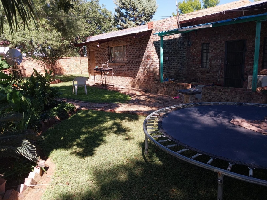 6 Bedroom Property for Sale in Schweizer Reneke North West